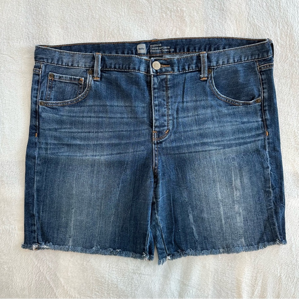 Mossimo Boyfriend Denim Button Fly Jean Shorts, size 16, 7” inseam, Medium Wash